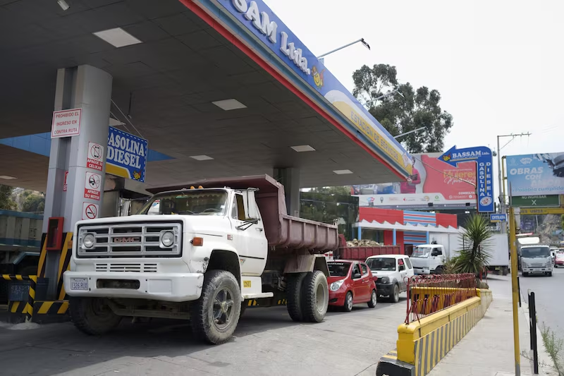 Gobierno prevé que en tres días se normalice la venta de combustibles en La Paz y El Alto