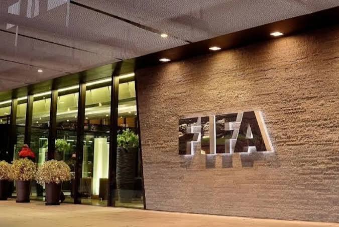 Drogba y leyendas del fútbol exigen cambios en la conducción de FIFA